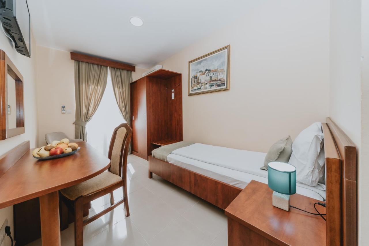 Apartmani Salus Будва Екстериор снимка